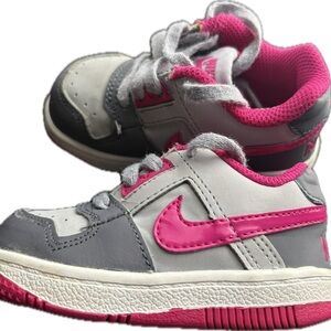 Nike Kids' Gray and Pink Sneakers 5c